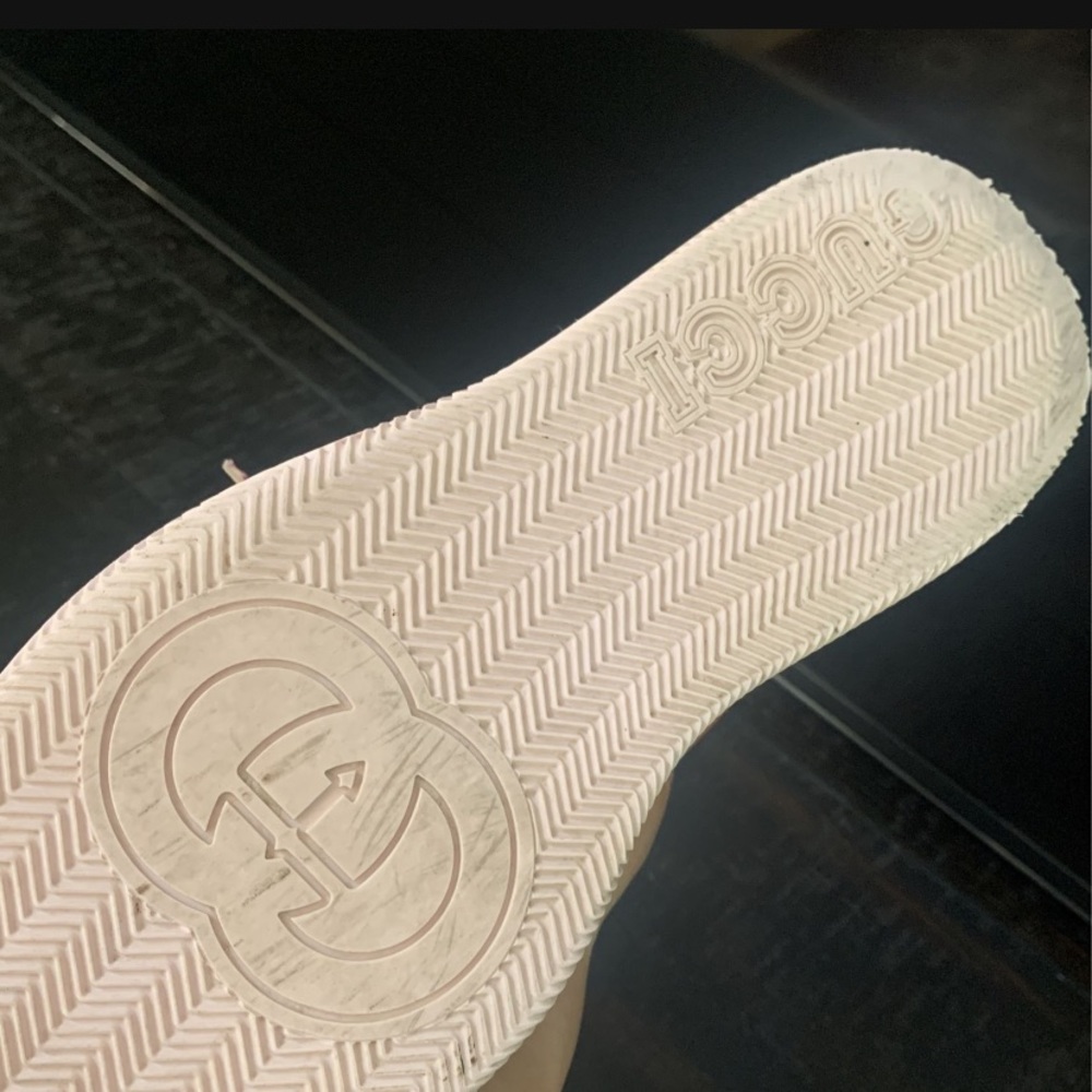 White shoe - Picture 5 of 8